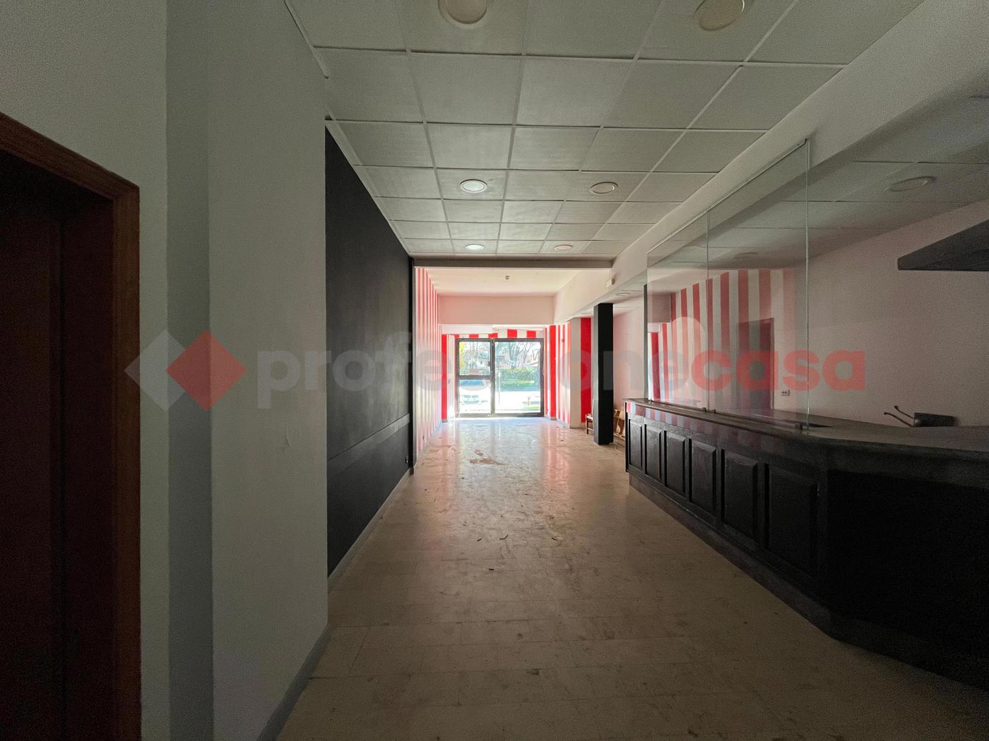 Negozio in affitto a Arezzo