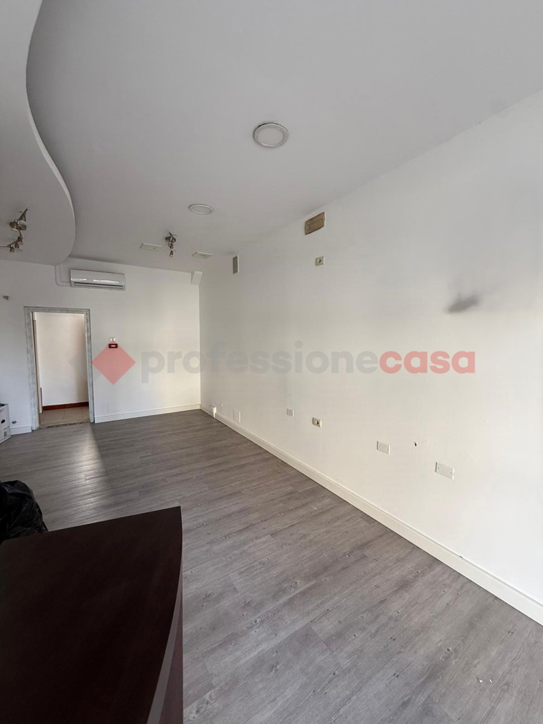 Negozio in affitto a Arezzo