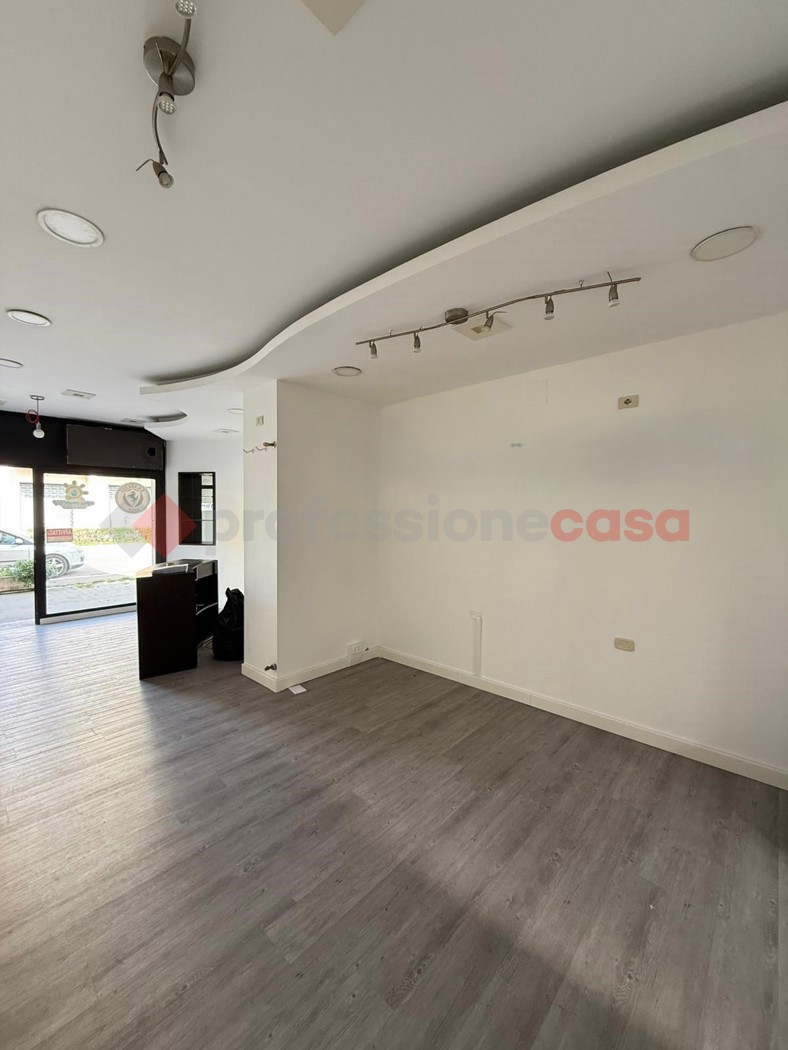 Negozio in affitto a Arezzo