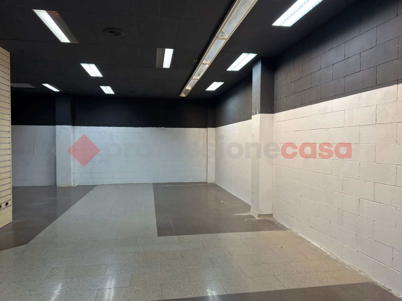 Negozio in affitto a Arezzo