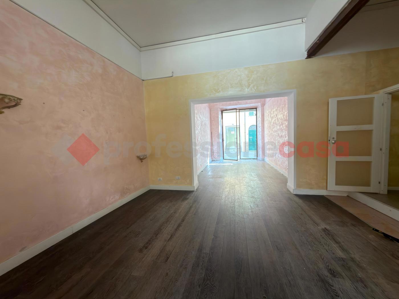 Negozio in affitto a Arezzo