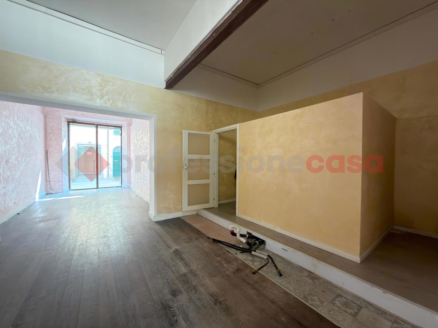 Negozio in affitto a Arezzo