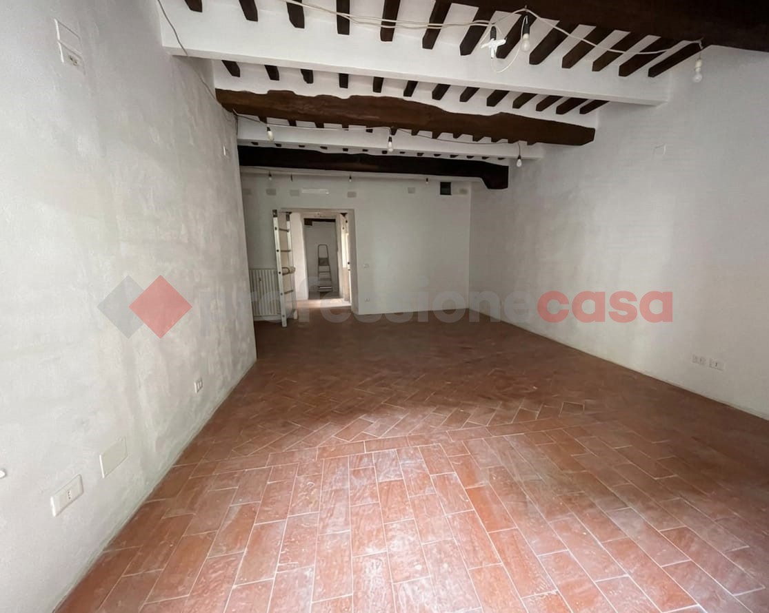 Negozio in vendita a Arezzo