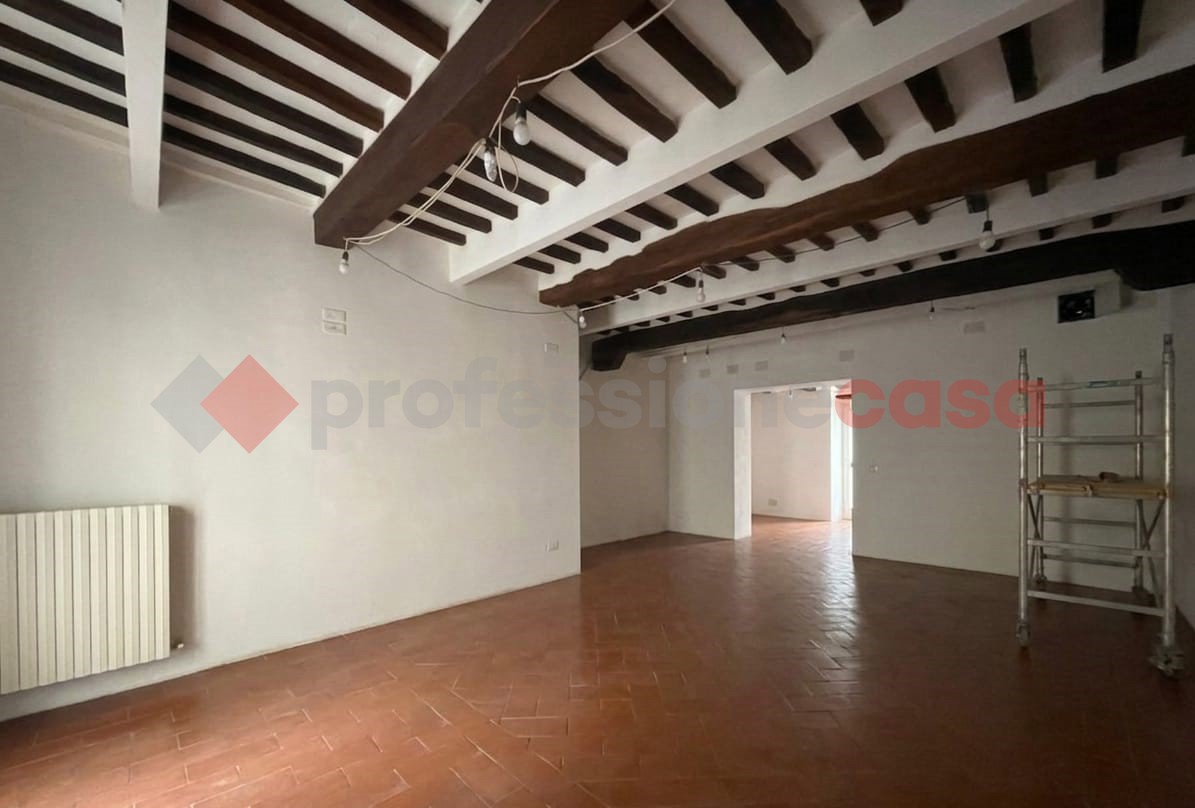 Negozio in vendita a Arezzo