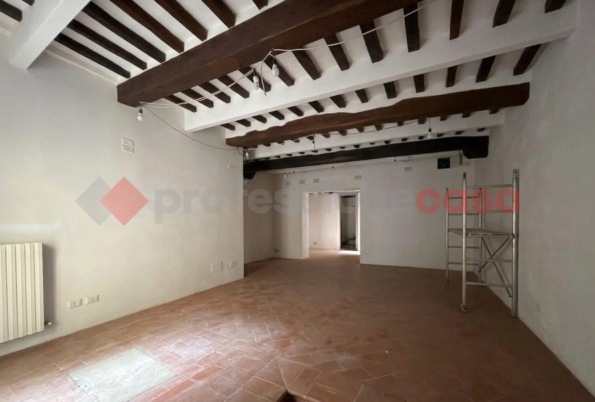 Negozio in vendita a Arezzo