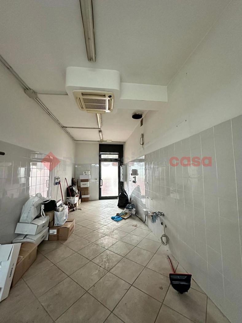Negozio in affitto a Arezzo