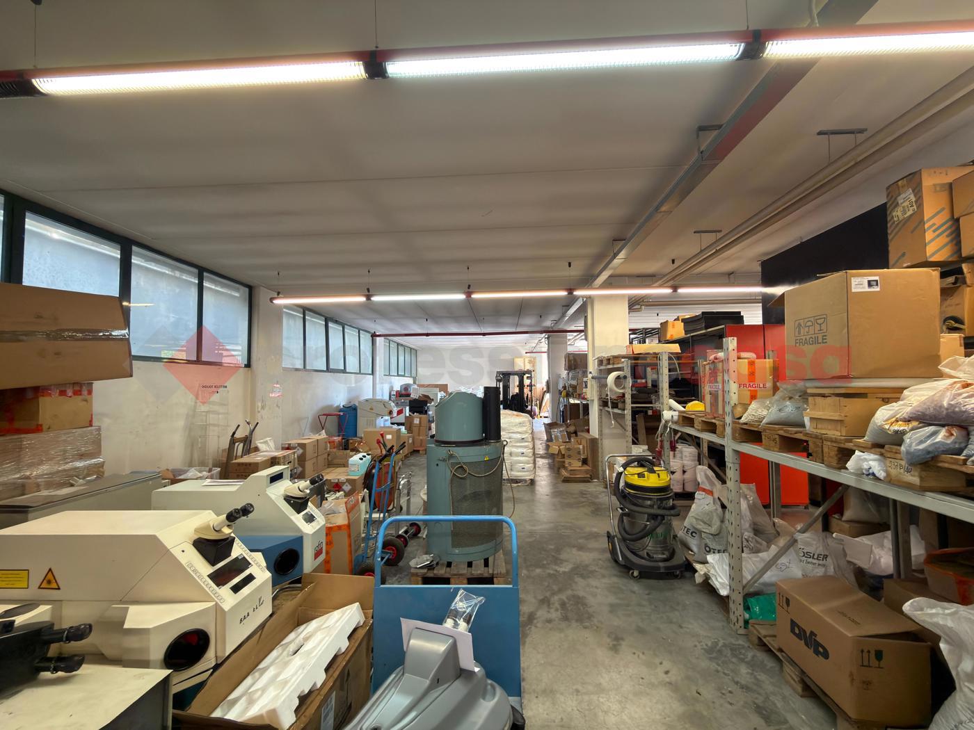 Magazzino in vendita a Arezzo