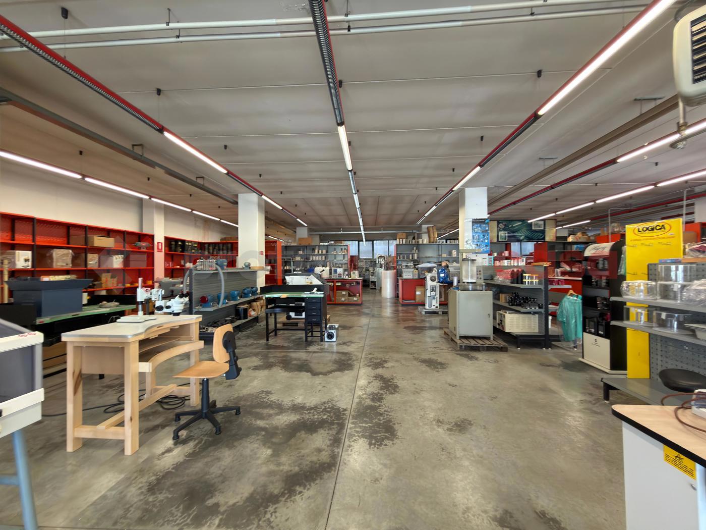 Magazzino in vendita a Arezzo