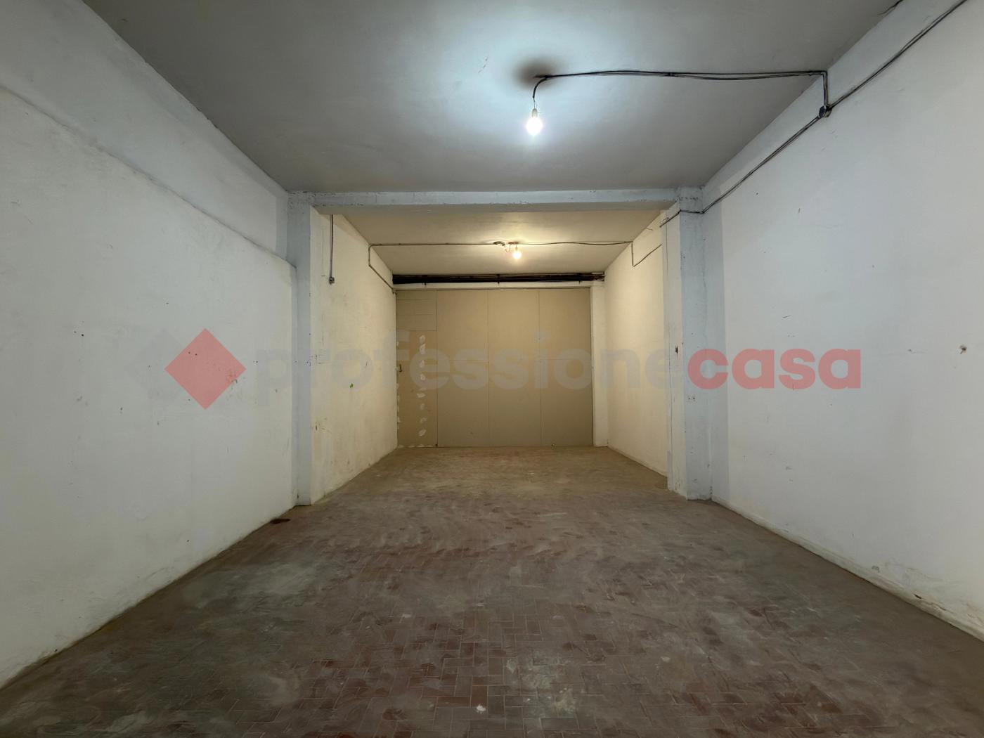 Box/Garage 50mq in affitto a Arezzo