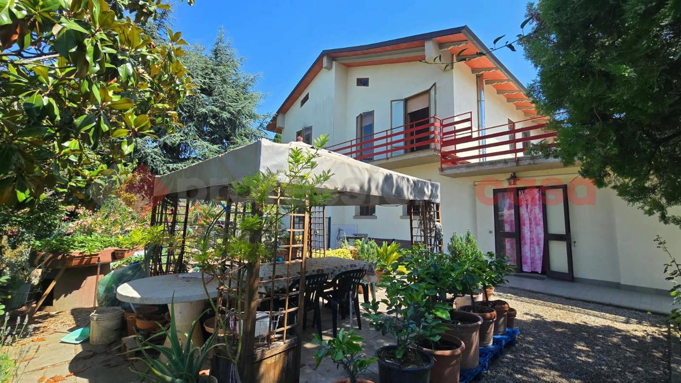 Casa indipendente in vendita a Arezzo