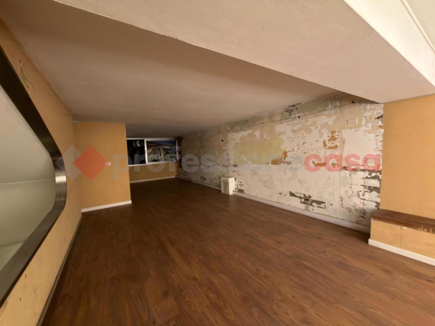 Negozio in affitto a Arezzo