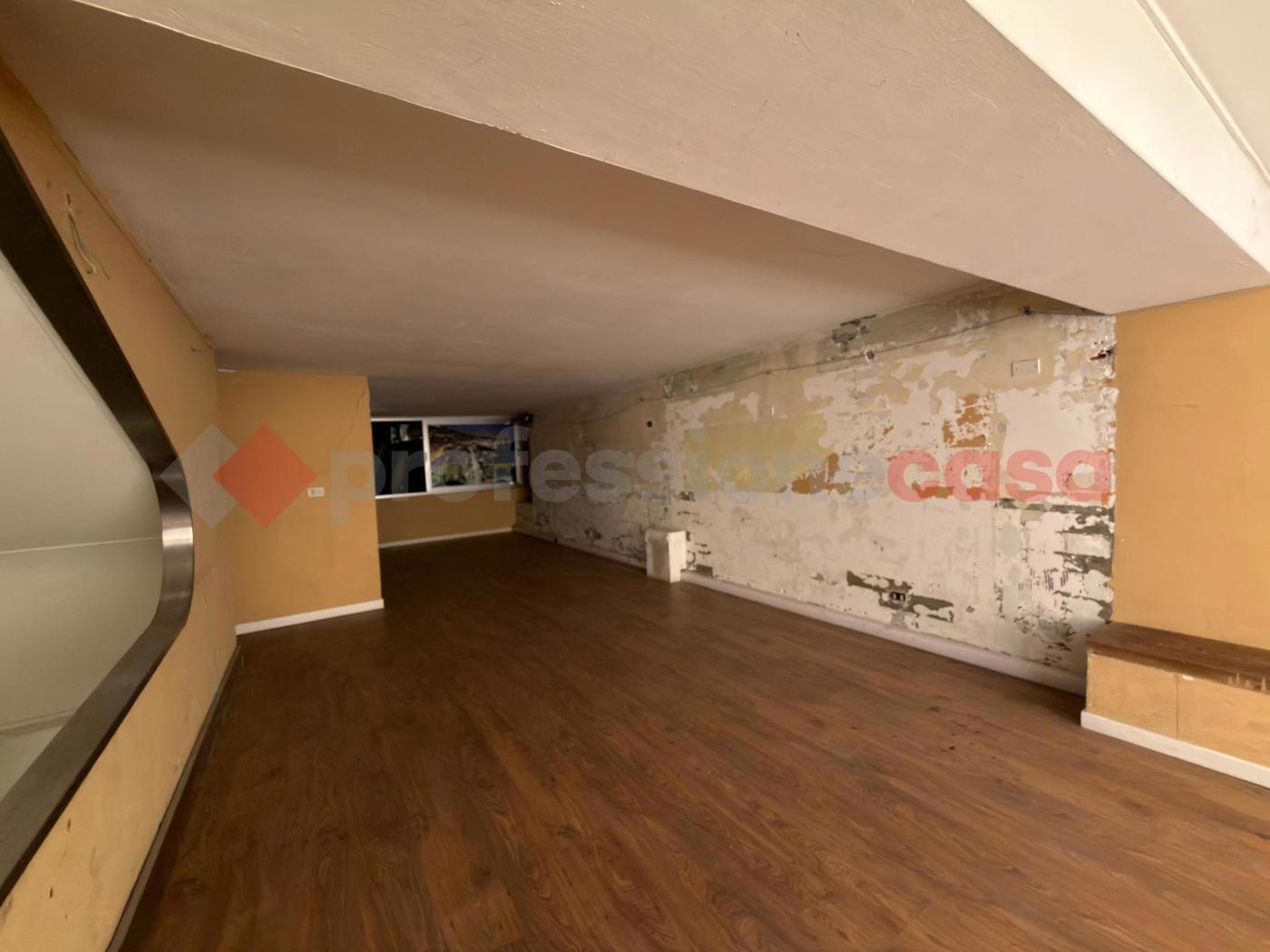 Negozio in affitto a Arezzo
