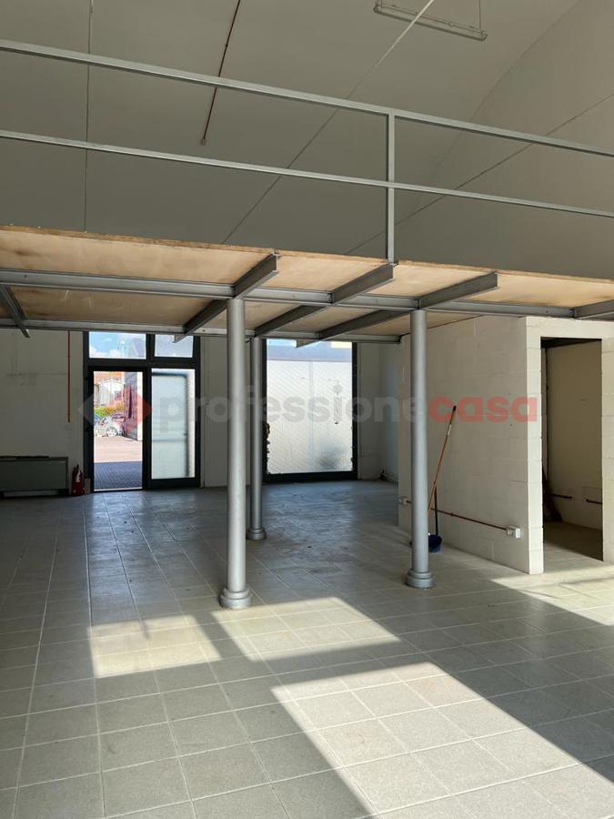 Negozio in affitto a Arezzo