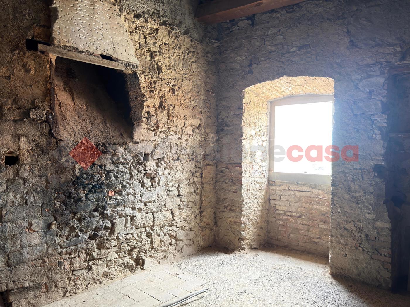Quadrilocale con giardino a Cortona