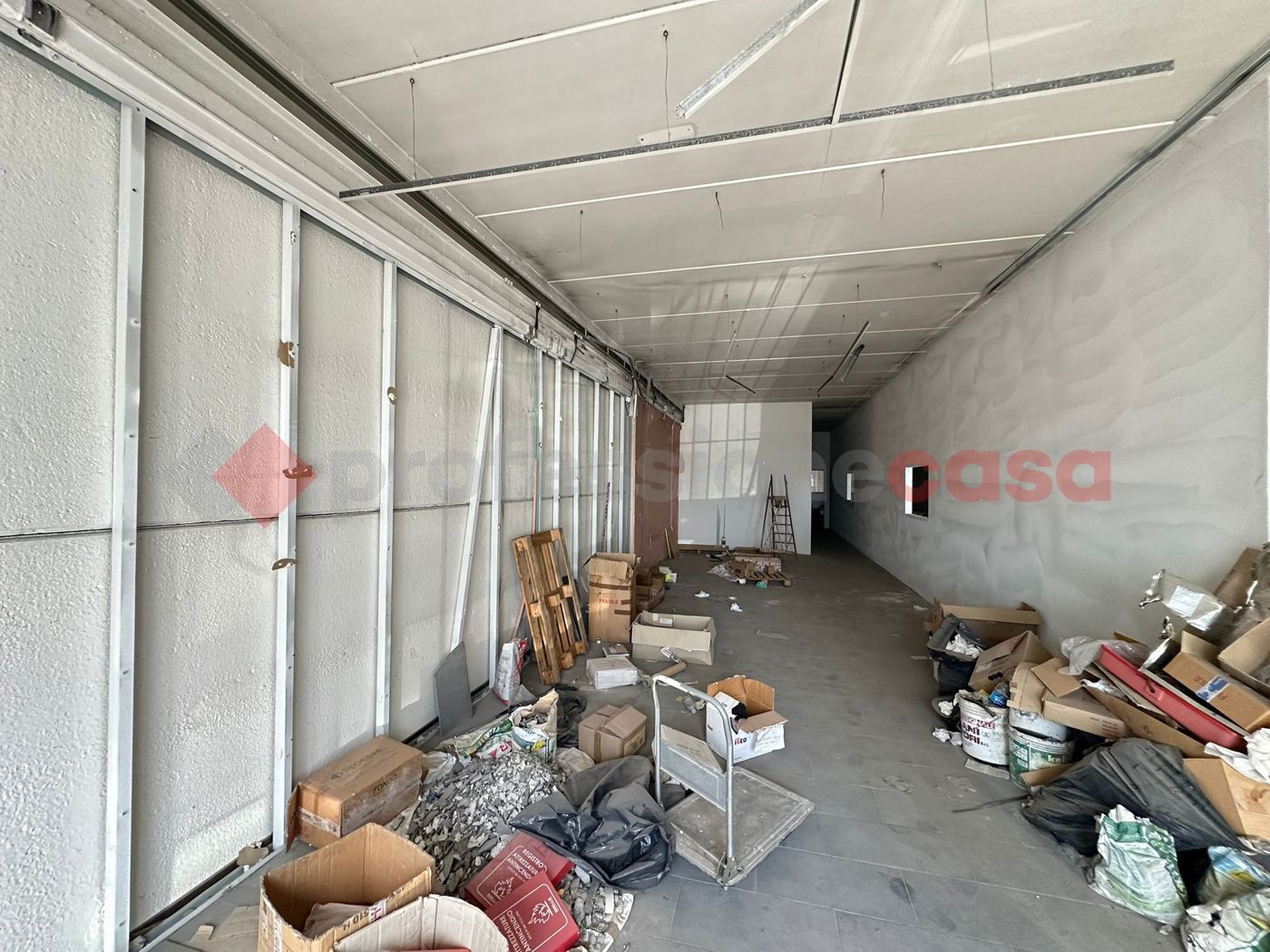 Magazzino in vendita a Arezzo