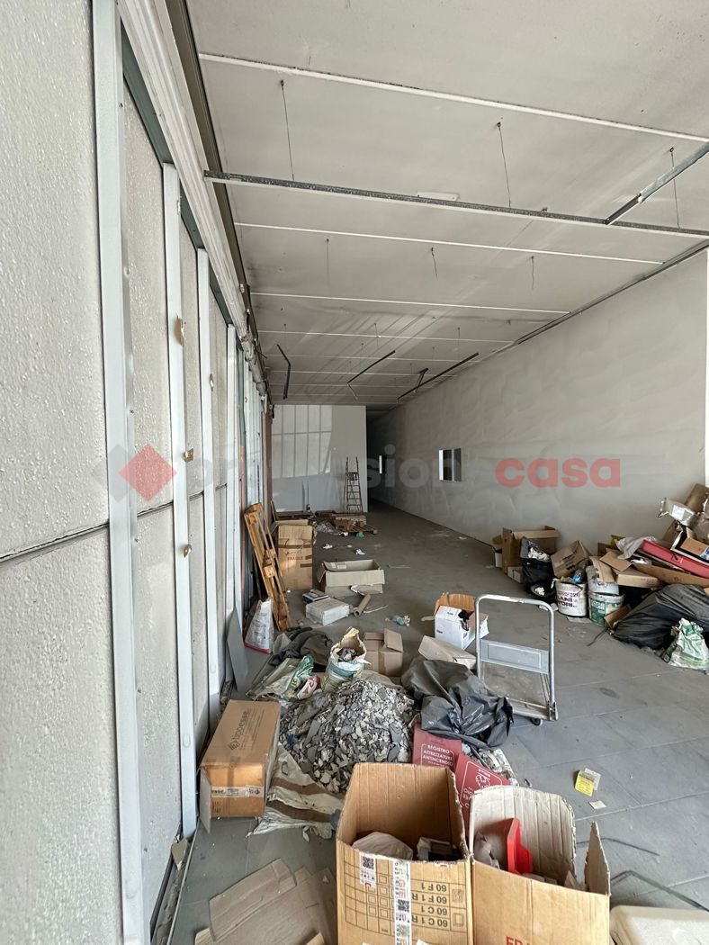 Magazzino in vendita a Arezzo