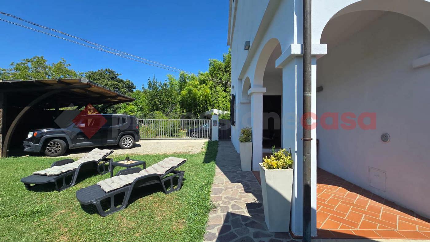 Casa indipendente con giardino a Arezzo