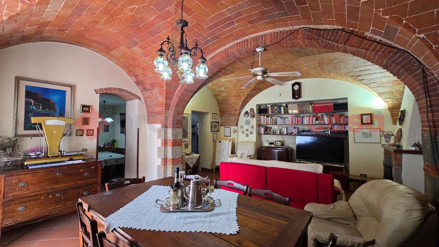 Casa indipendente con giardino a Arezzo