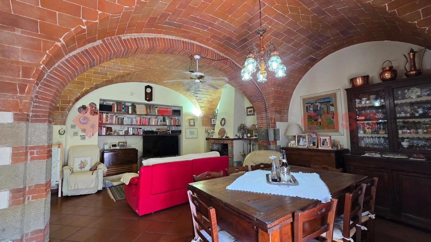Casa indipendente con giardino a Arezzo