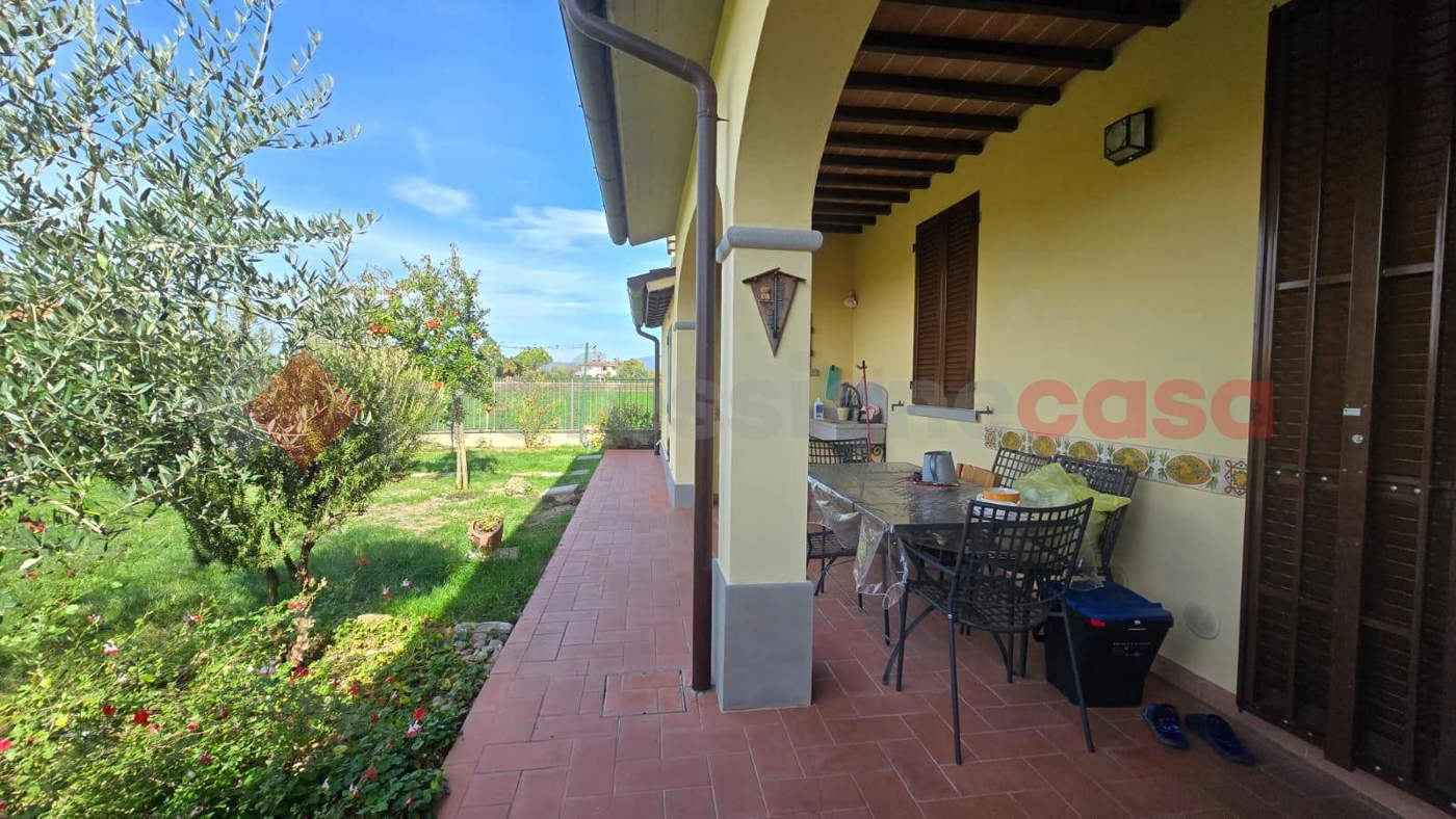Casa indipendente con giardino a Arezzo