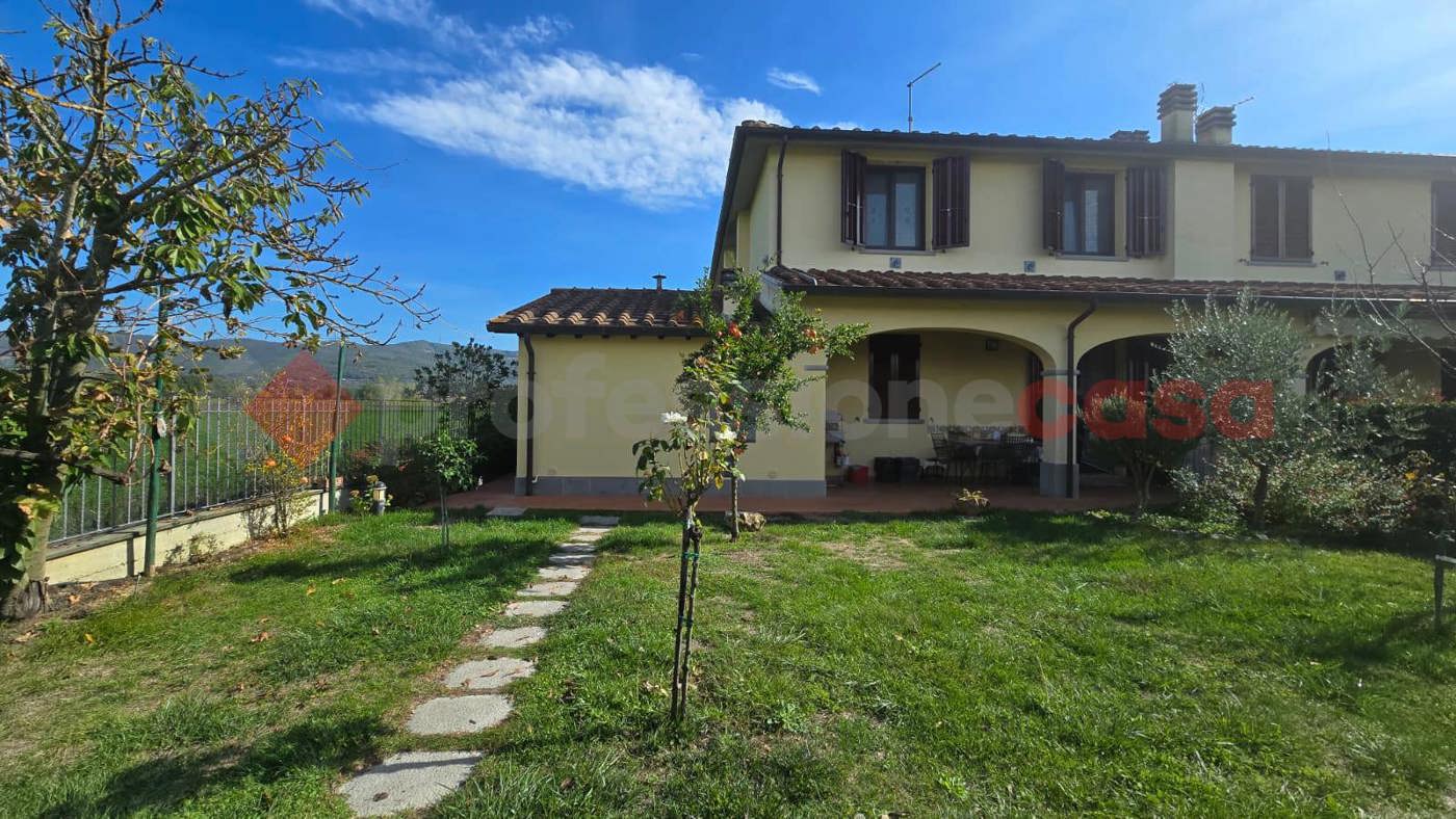 Casa indipendente con giardino a Arezzo