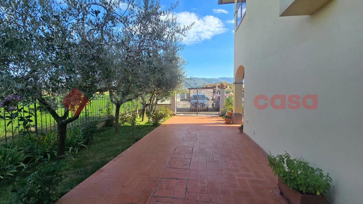 Casa indipendente con giardino a Arezzo