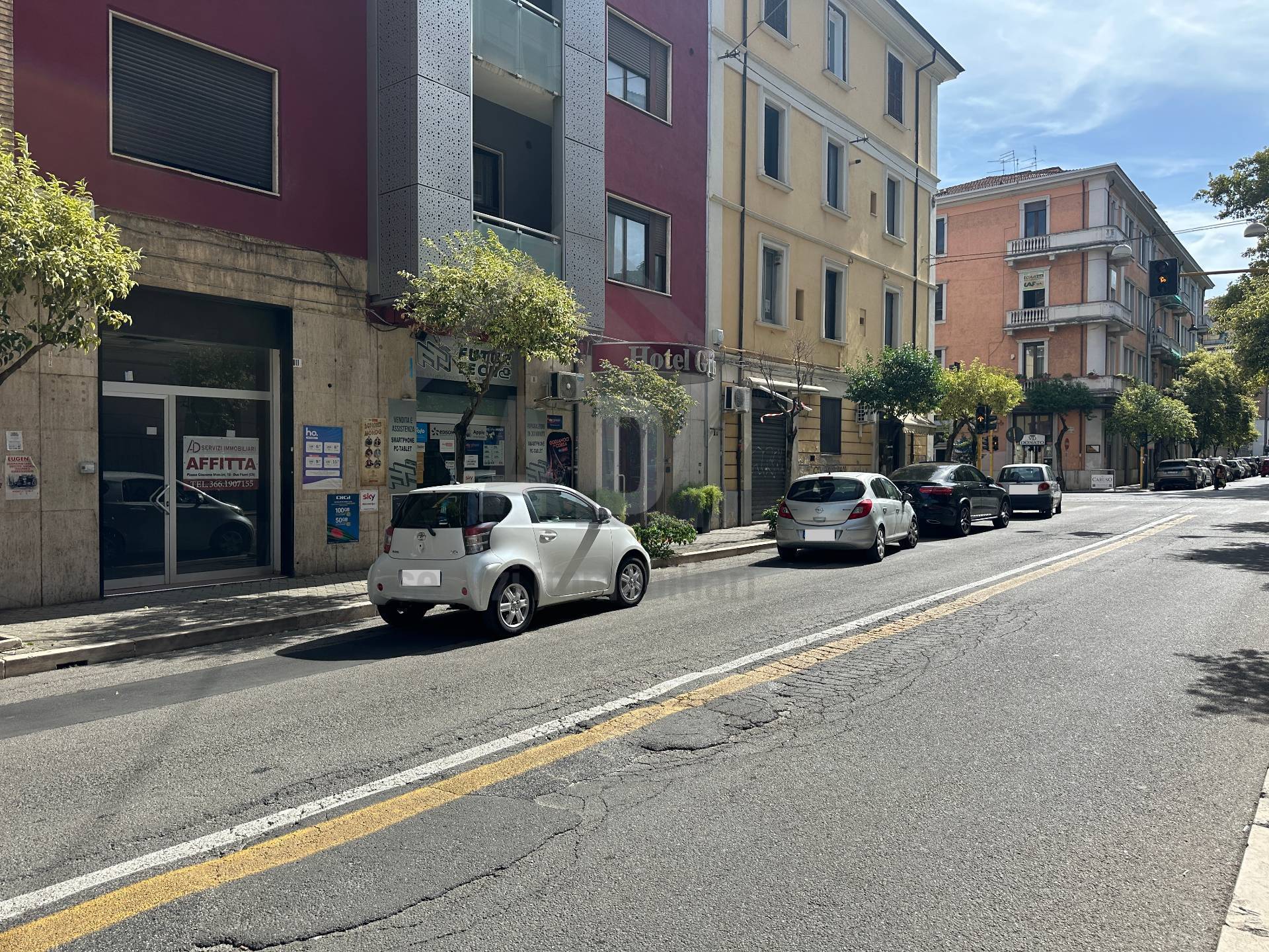 Locale commerciale in affitto a Cosenza