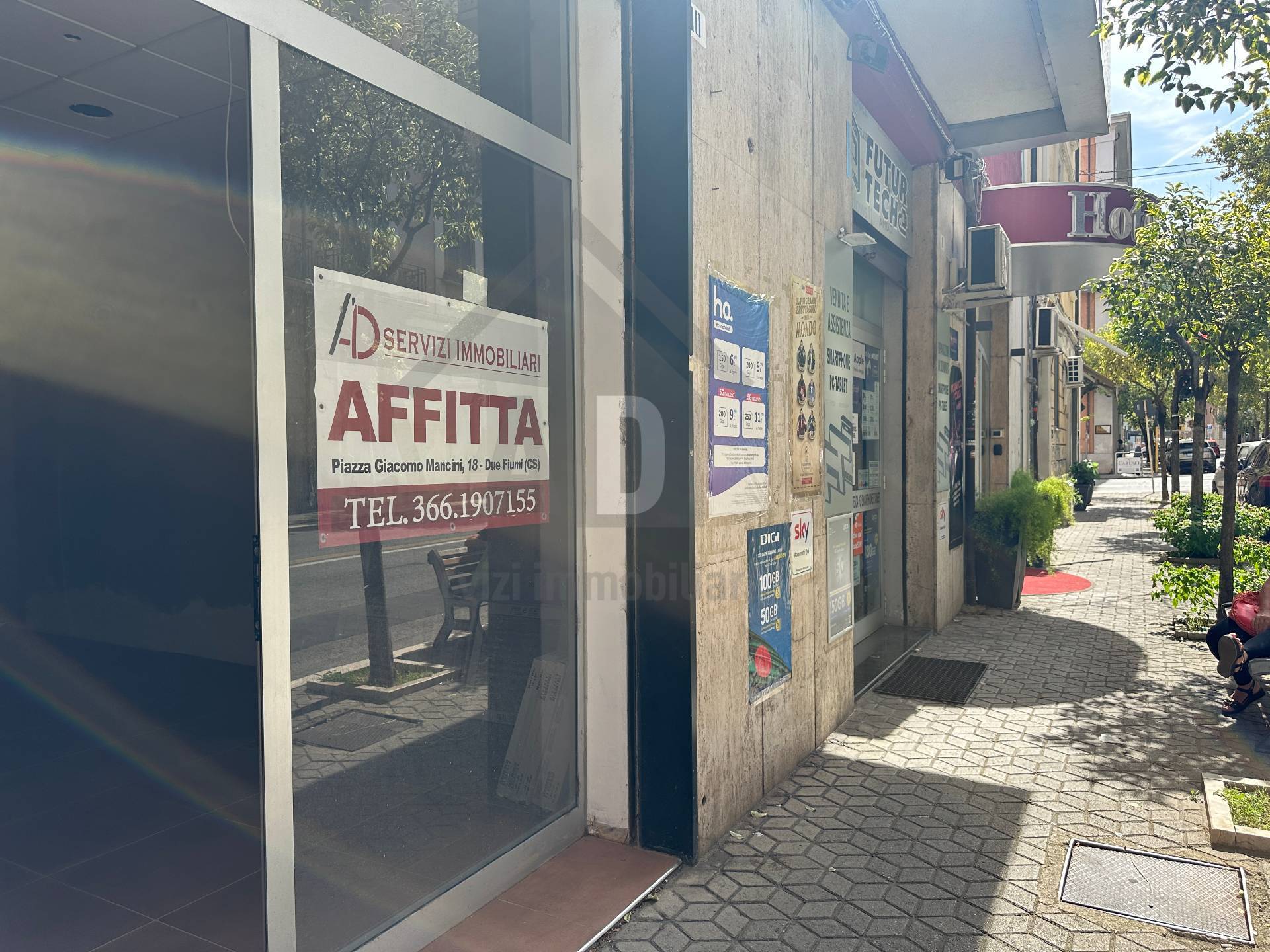 Locale commerciale in affitto a Cosenza