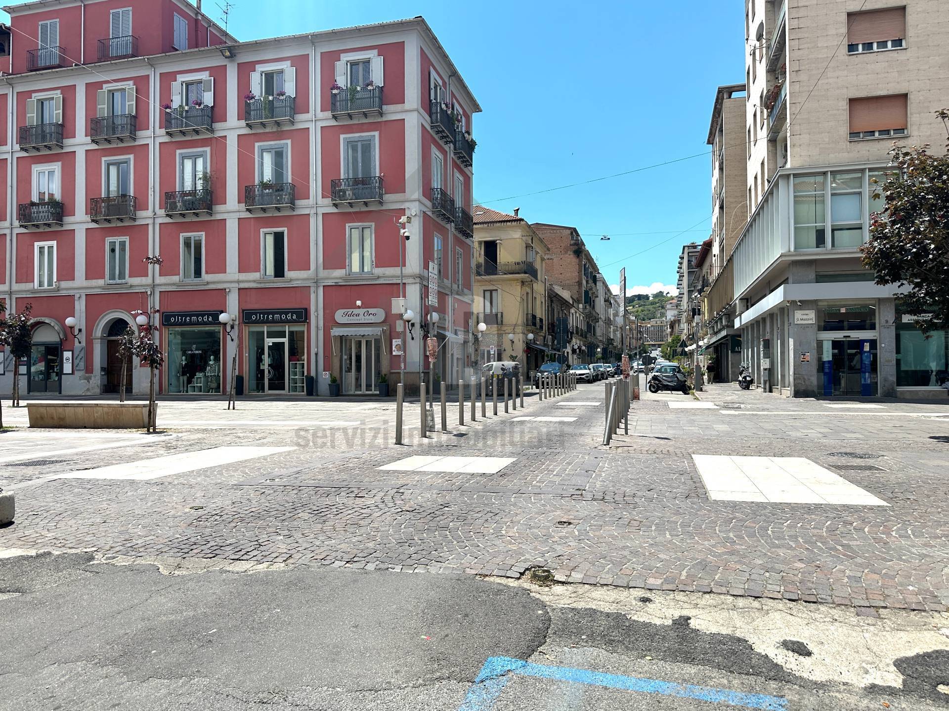 Locale commerciale in vendita a Cosenza, Via Piave