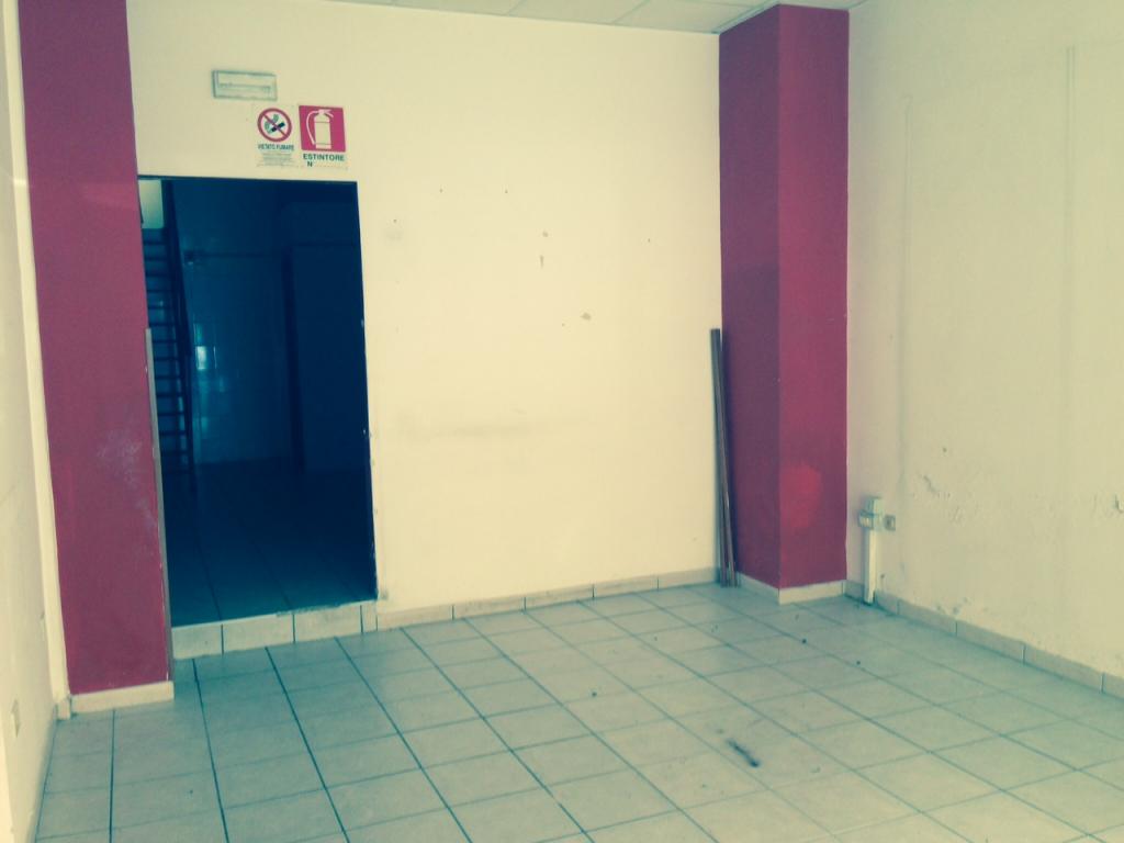 Locale commerciale in affitto a Cosenza, Contrada Serra Spiga