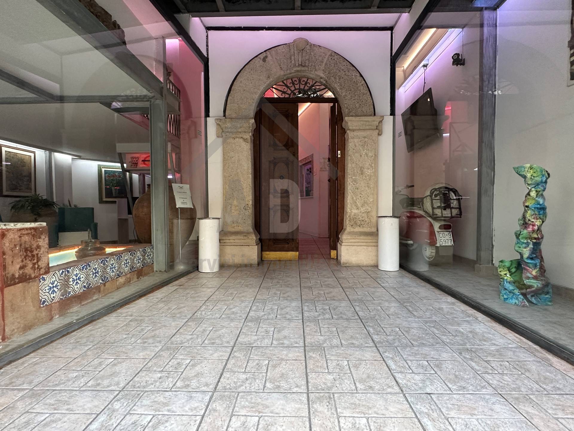 Locale commerciale in vendita a Cosenza