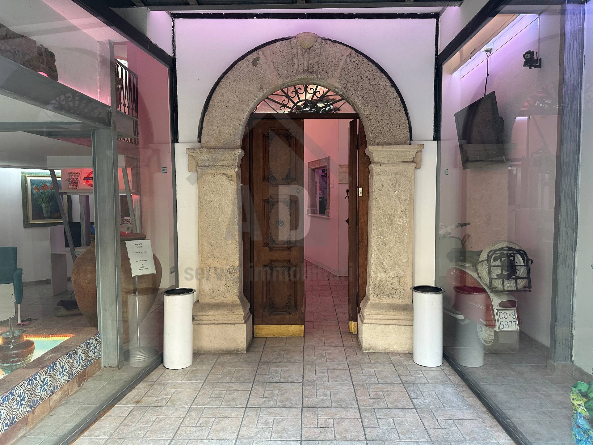 Locale commerciale in vendita a Cosenza