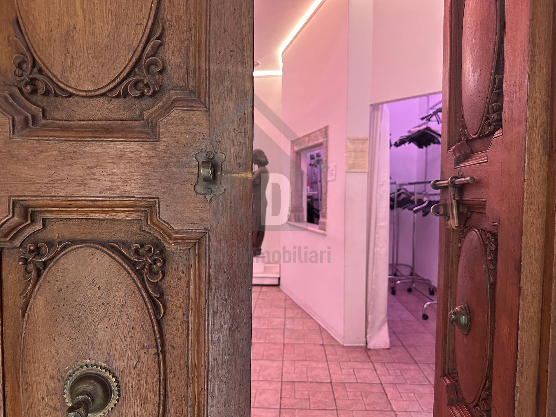 Locale commerciale in vendita a Cosenza