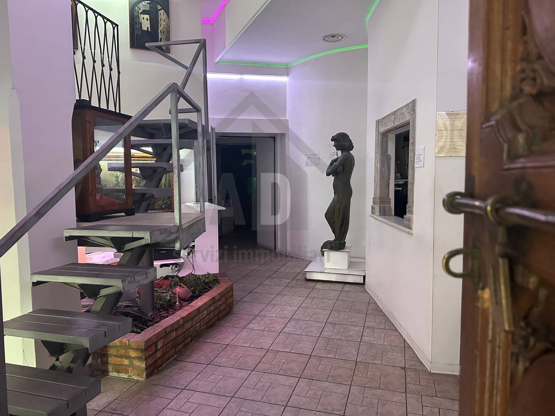 Locale commerciale in vendita a Cosenza