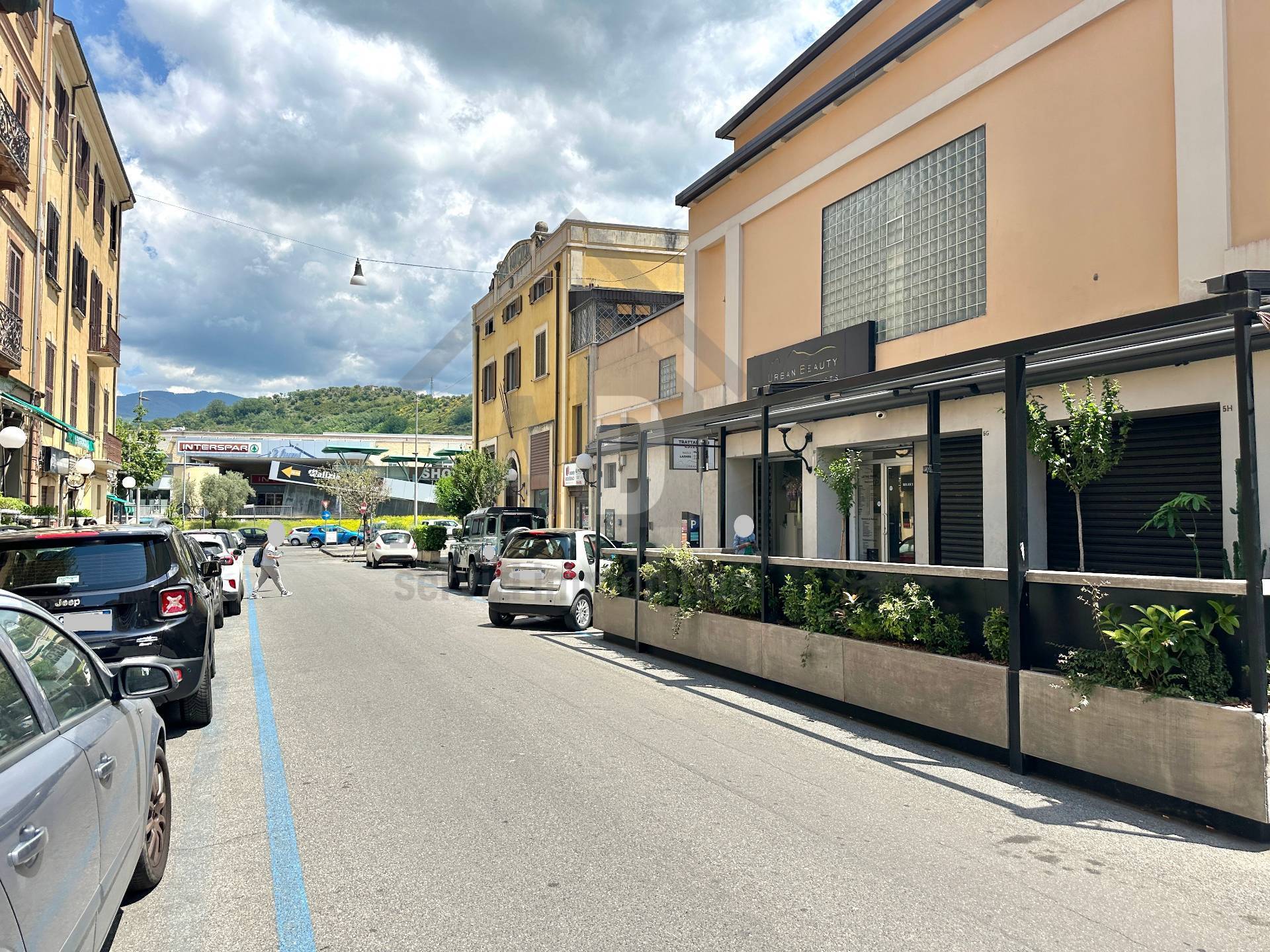 Locale commerciale in vendita a Cosenza, Via Piave