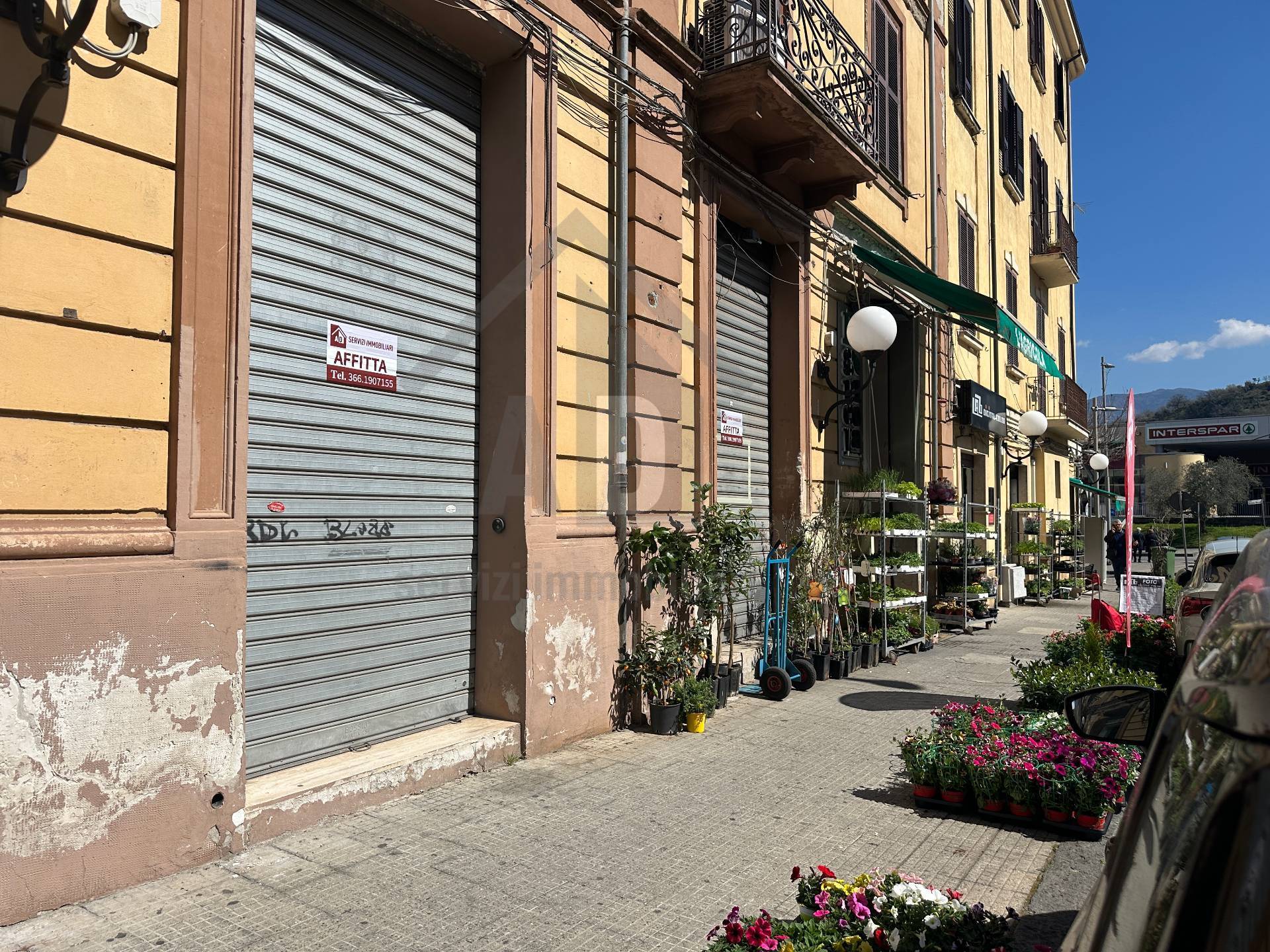 Locale commerciale in affitto a Cosenza, Via Piave