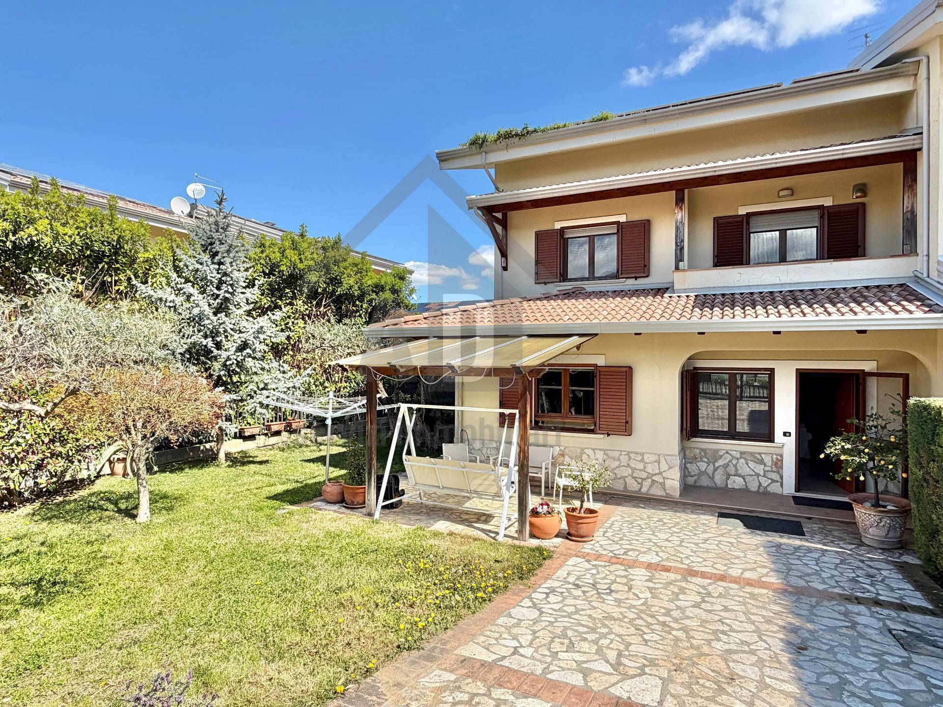 villa bifamiliare in vendita a Castrolibero