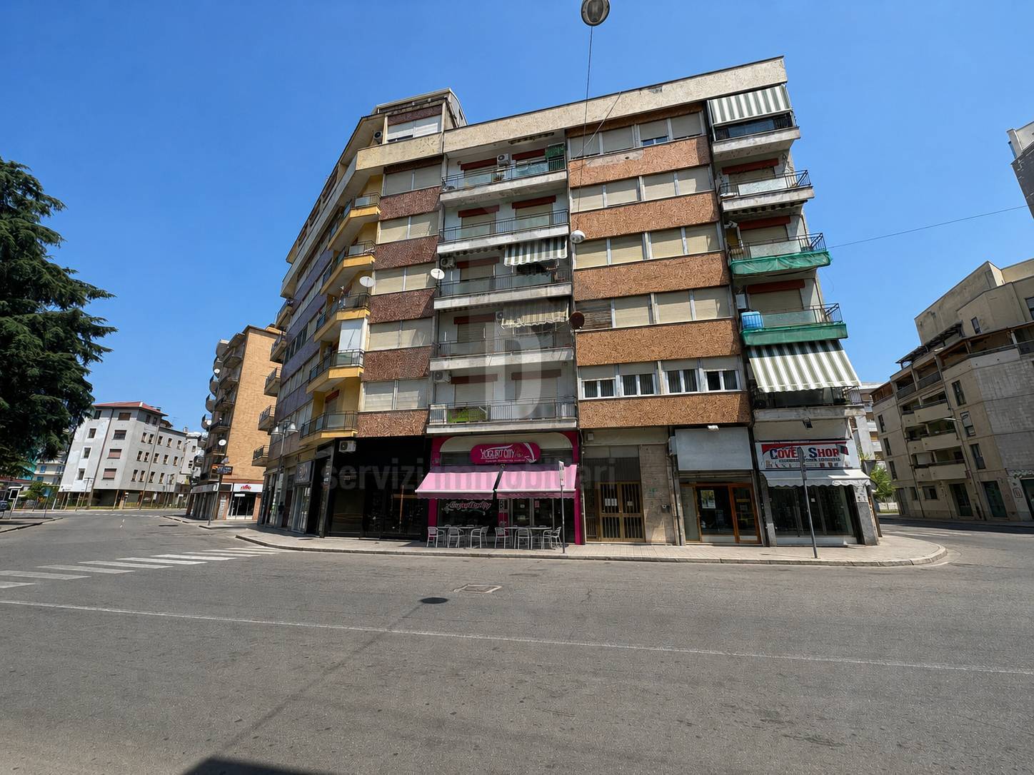 Locale commerciale in vendita a Cosenza