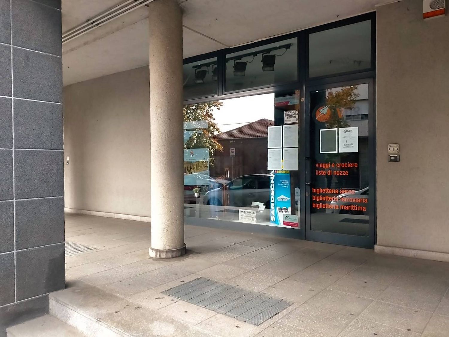 Locale commerciale in affitto in via roma 12, Chieri