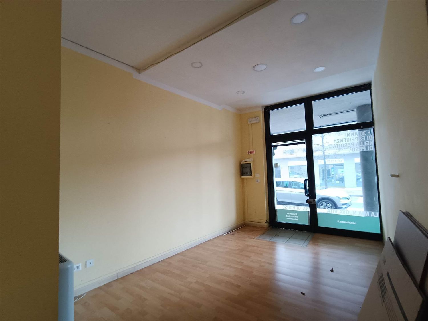 Locale commerciale in affitto in via roma 12, Chieri