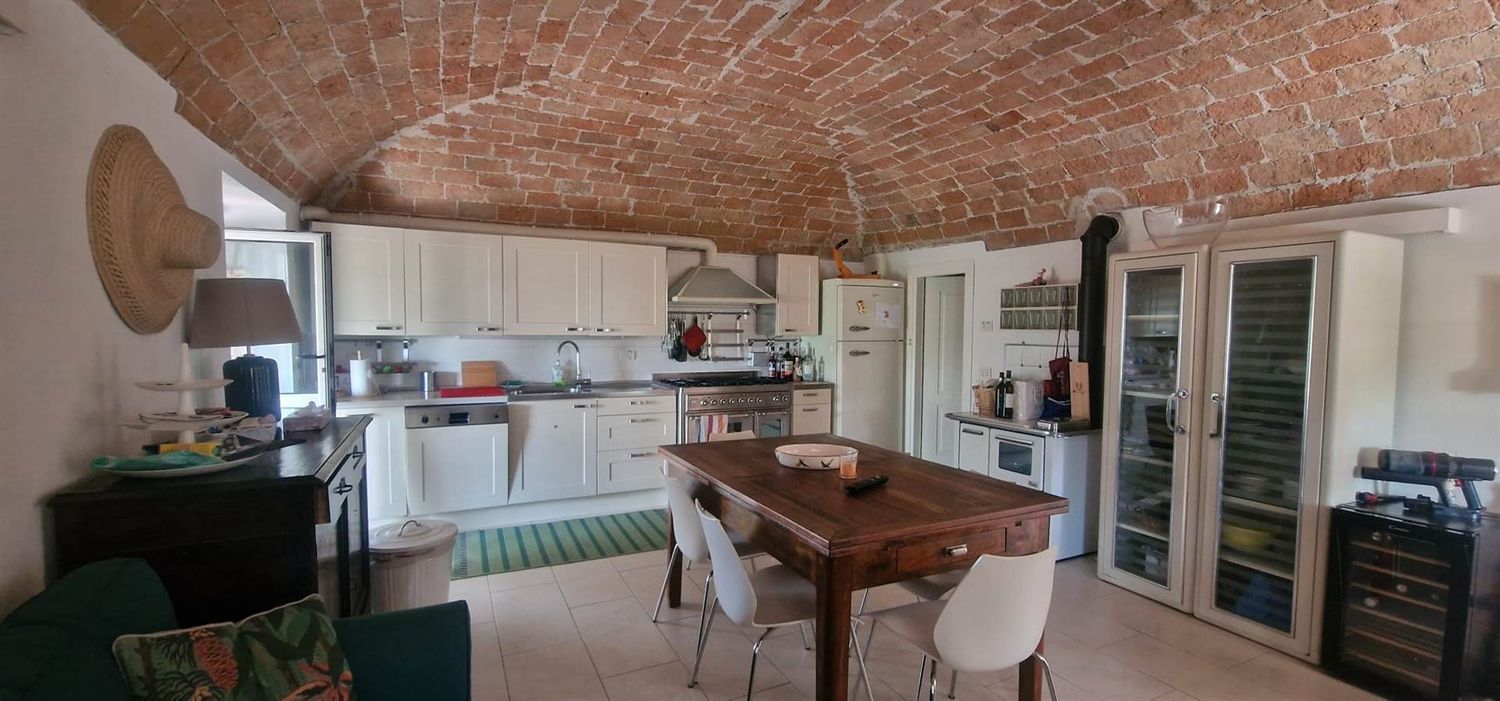 Rustico in vendita in strada valle tanaro 27, Castagnole delle Lanze