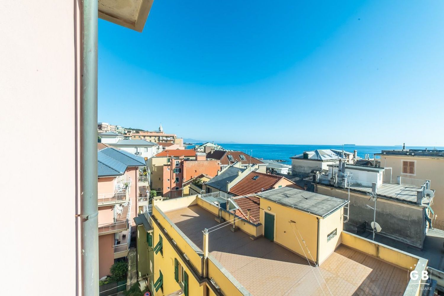 Trilocale vista mare in vico alle cave 28, Cogoleto