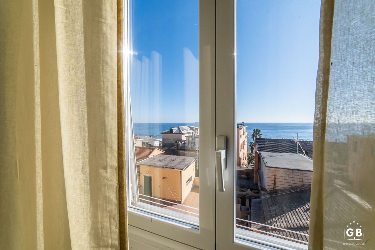 Trilocale vista mare in vico alle cave 28, Cogoleto