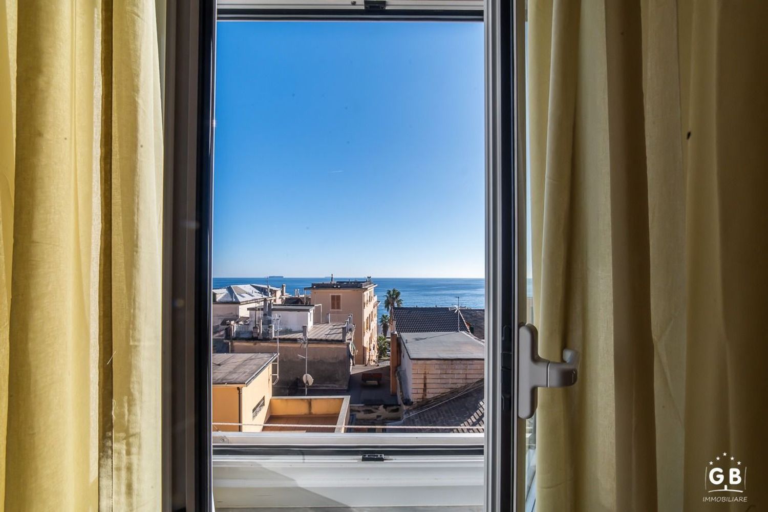 Trilocale vista mare in vico alle cave 28, Cogoleto