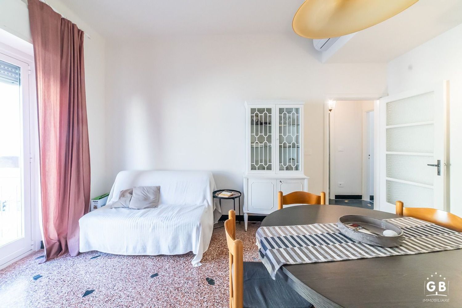 Trilocale vista mare in vico alle cave 28, Cogoleto