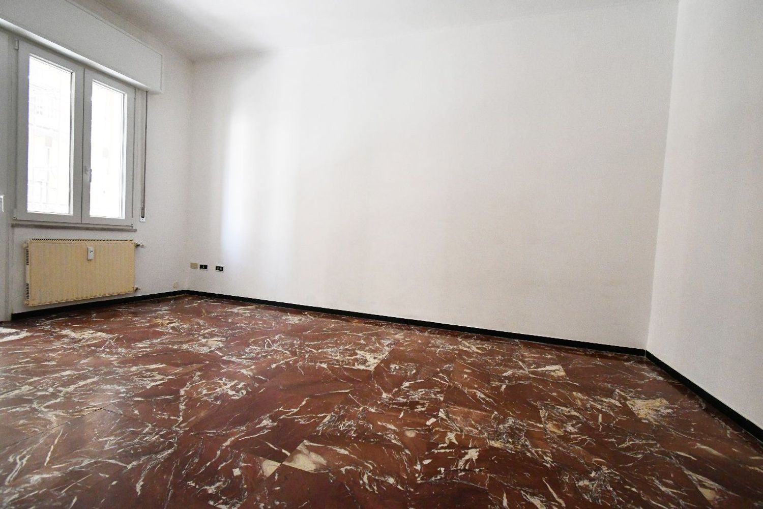 Quadrilocale in vendita in piazza generale negri di sanfront 8, Chiavari