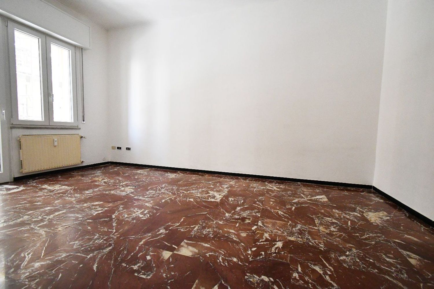 Quadrilocale in vendita in piazza generale negri di sanfront 8, Chiavari