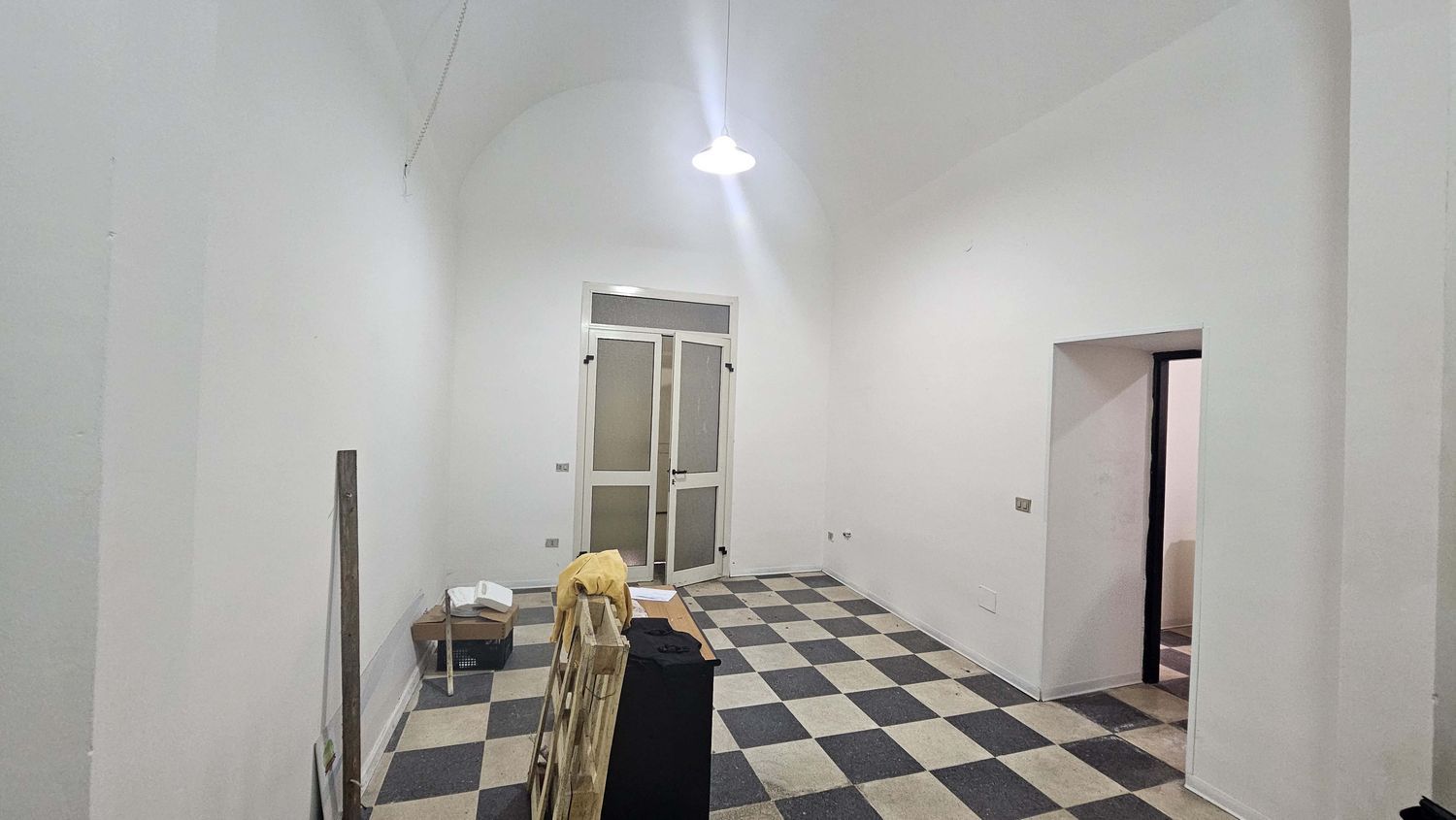 Locale commerciale in affitto in via dei mille 59, Vittoria