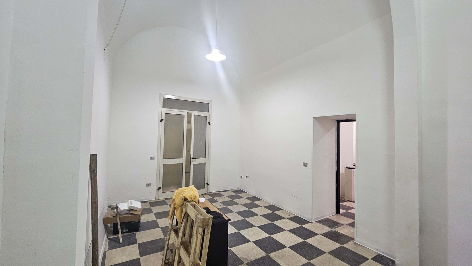 Locale commerciale in affitto in via dei mille 59, Vittoria