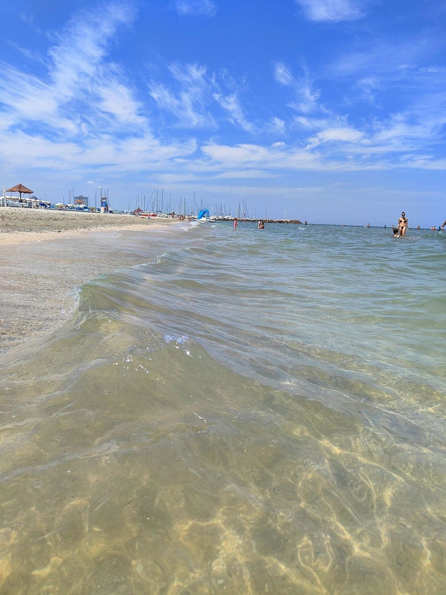 Locale commerciale in affitto in viale due giugno 56, Cervia